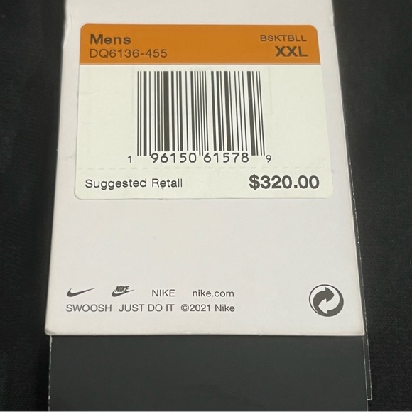 Nike LeBron Premium Utility Hooded Jacket - Picture 7 of 13